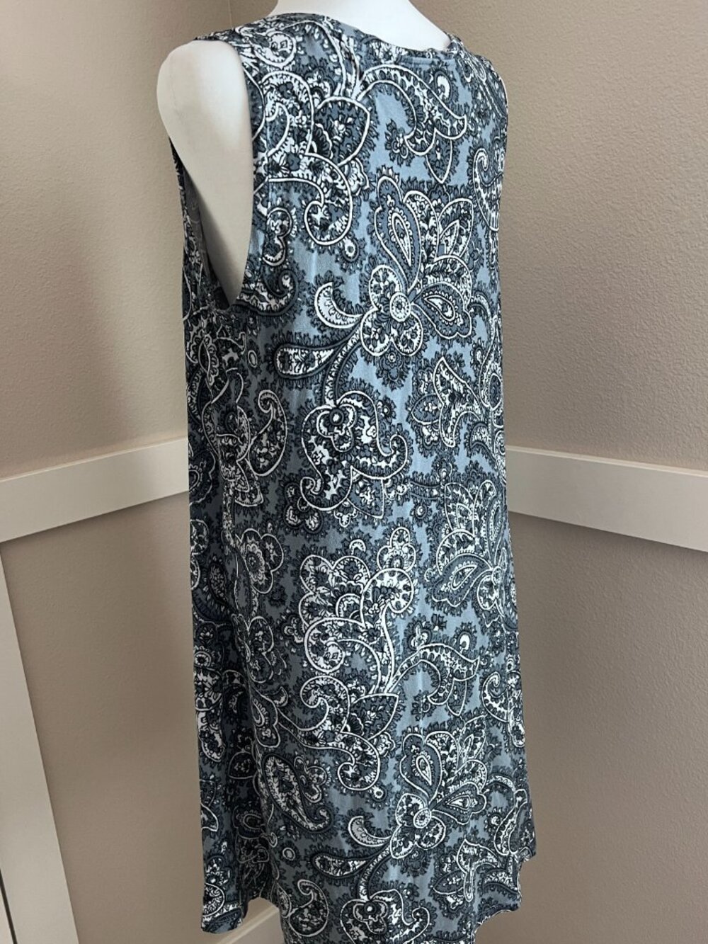Ann Taylor LOFT Slate Blue Paisley Sleeveless Swing Shift Dress - Size Medium - Picture 4 of 11